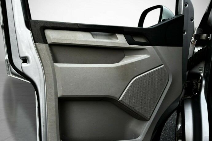 volkswagen-transporter-diesel-2017-big-13