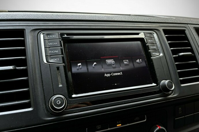 volkswagen-transporter-diesel-2017-big-24