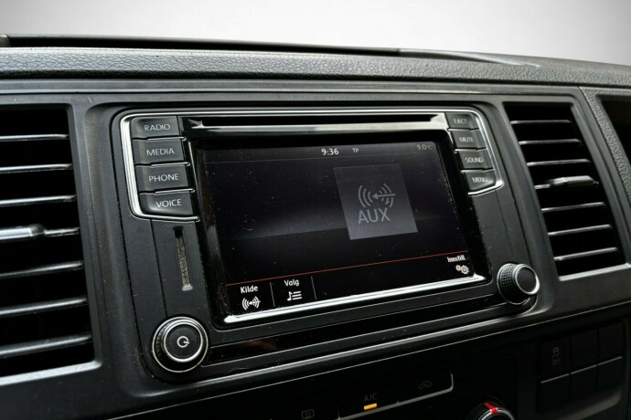 volkswagen-transporter-diesel-2017-big-22