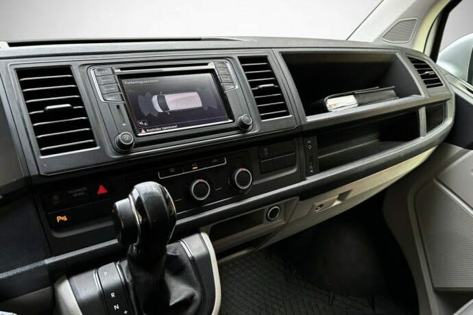 volkswagen-transporter-diesel-2017-big-26