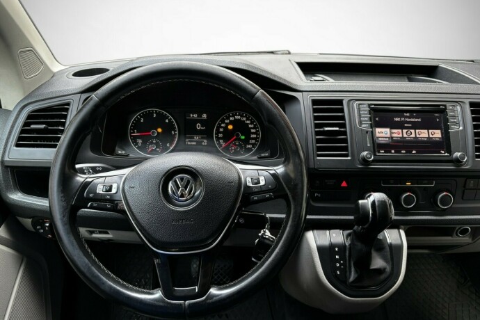 volkswagen-transporter-diesel-2017-big-27