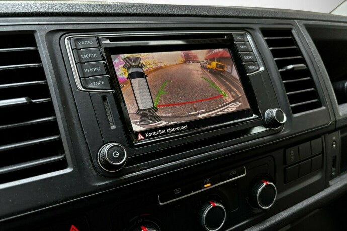 volkswagen-transporter-diesel-2017-big-23