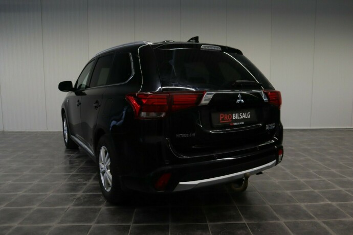 mitsubishi-outlander-elektrisitetbensin-2018-big-1