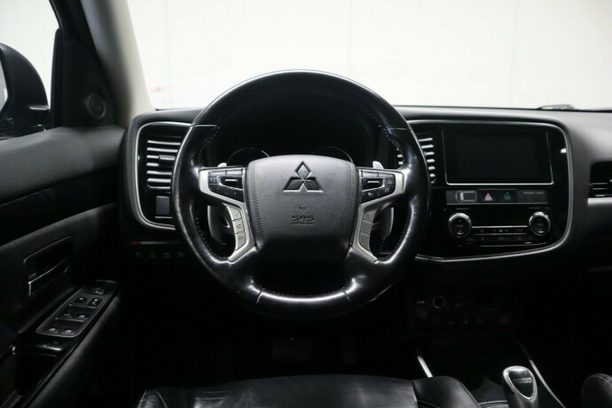 mitsubishi-outlander-elektrisitetbensin-2018-big-15