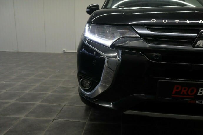 mitsubishi-outlander-elektrisitetbensin-2018-big-3