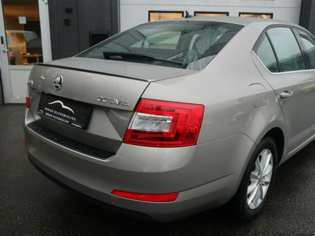 skoda-octavia-bensin-2016-big-5