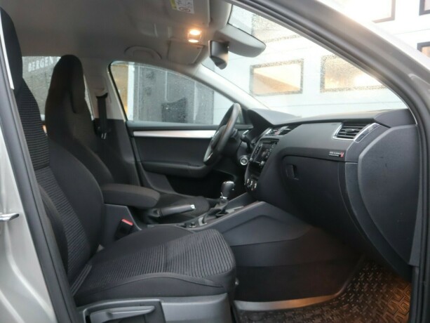 skoda-octavia-bensin-2016-big-9