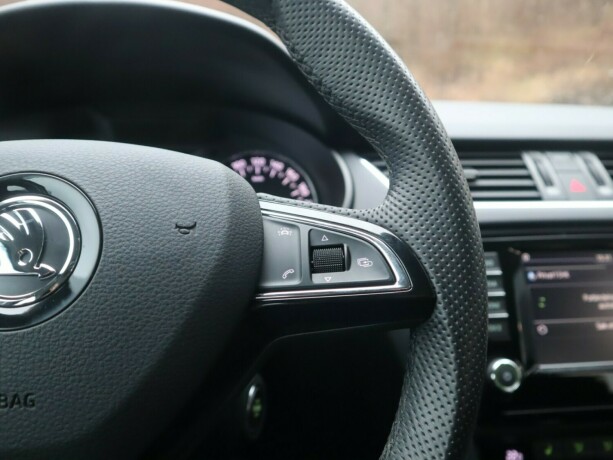 skoda-octavia-bensin-2016-big-15