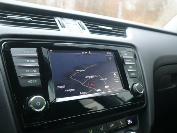 skoda-octavia-bensin-2016-big-17