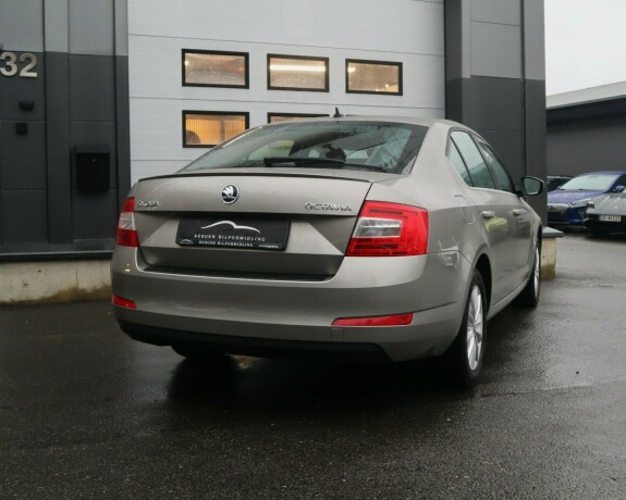 skoda-octavia-bensin-2016-big-3