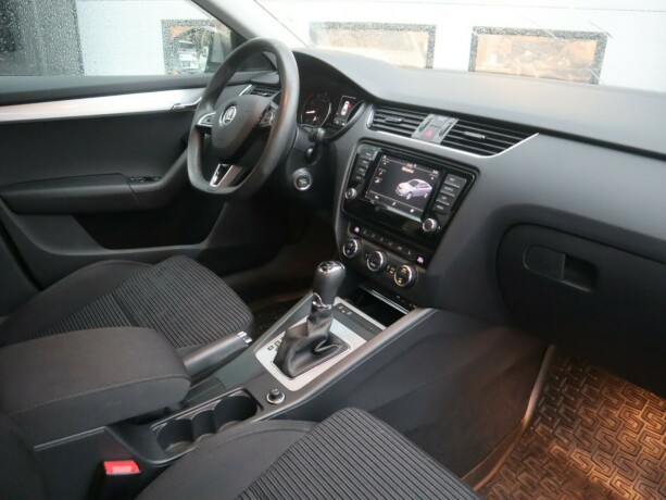 skoda-octavia-bensin-2016-big-10