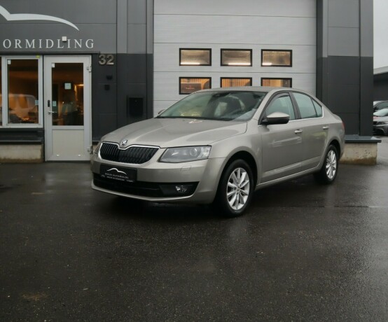 skoda-octavia-bensin-2016-big-0