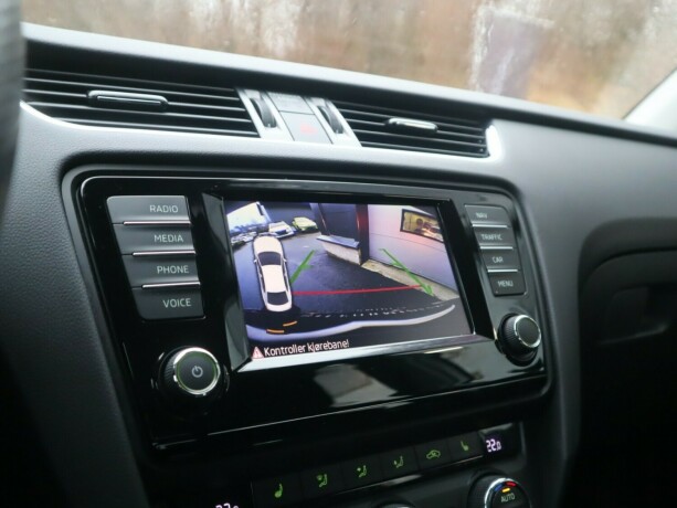 skoda-octavia-bensin-2016-big-18