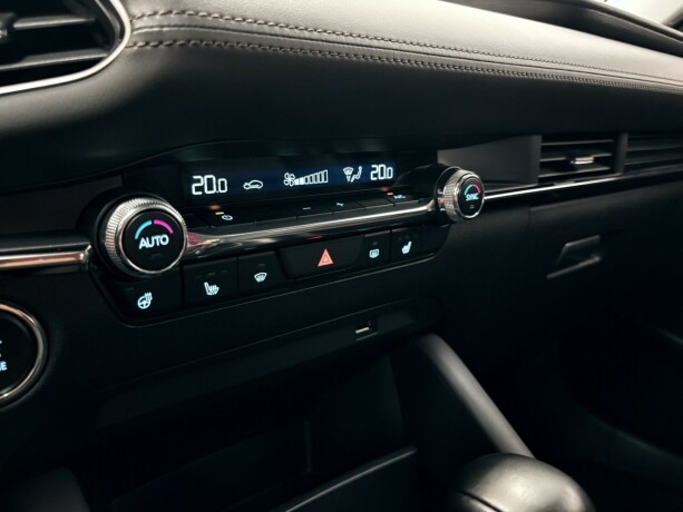 mazda-3-elektrisitetbensin-2020-big-22
