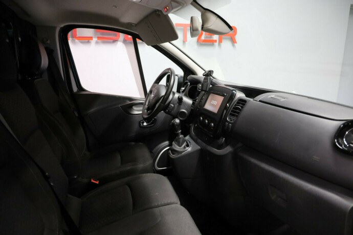 opel-vivaro-diesel-2016-big-7