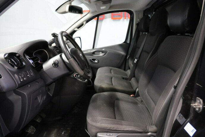 opel-vivaro-diesel-2016-big-6