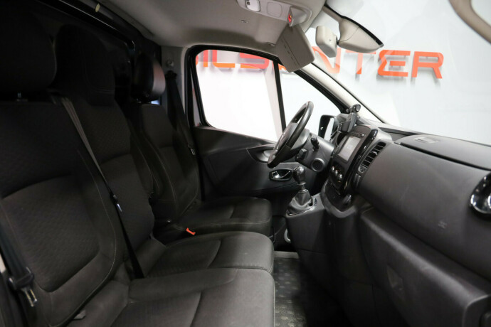 opel-vivaro-diesel-2016-big-8