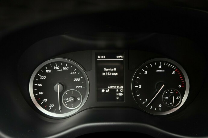 mercedes-benz-vito-diesel-2023-big-15