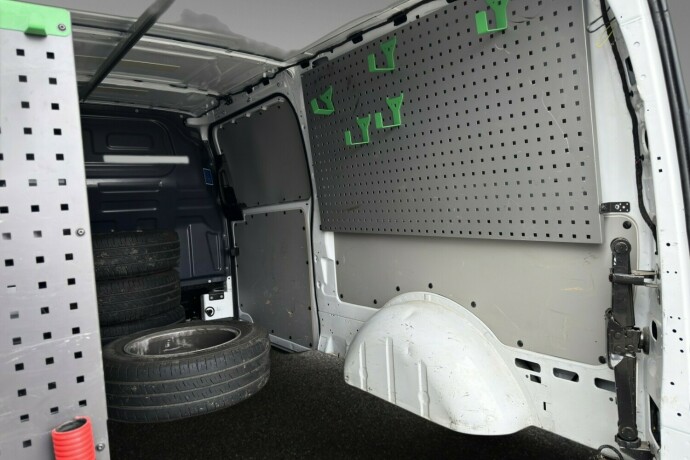 mercedes-benz-vito-diesel-2023-big-13