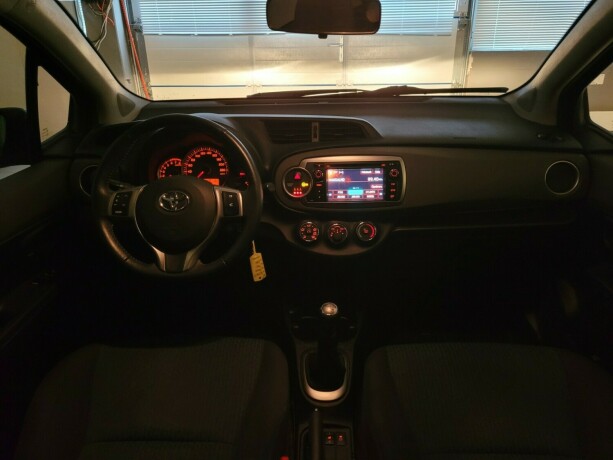 toyota-yaris-bensin-2012-big-21