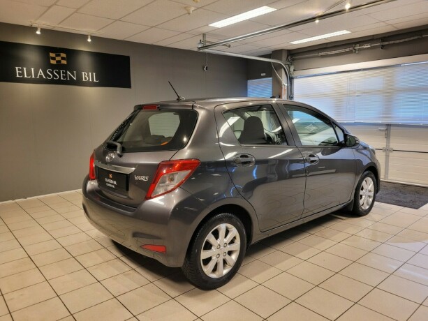 toyota-yaris-bensin-2012-big-4