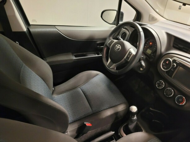 toyota-yaris-bensin-2012-big-12