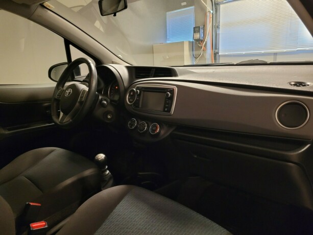 toyota-yaris-bensin-2012-big-11