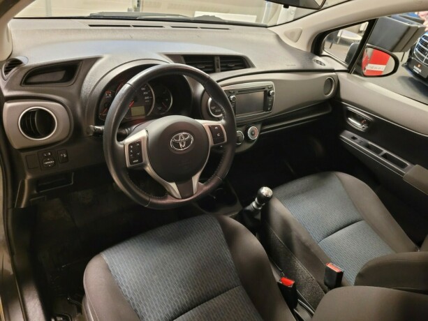 toyota-yaris-bensin-2012-big-16