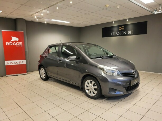 toyota-yaris-bensin-2012-big-0