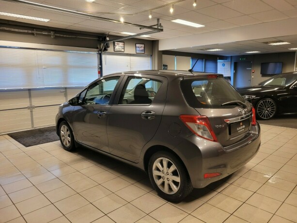 toyota-yaris-bensin-2012-big-6