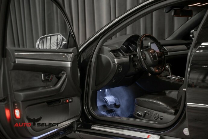 audi-s8-bensin-2006-big-26