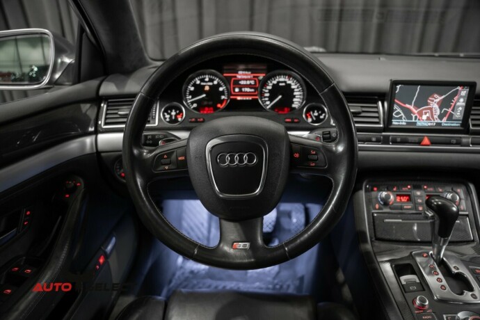 audi-s8-bensin-2006-big-33