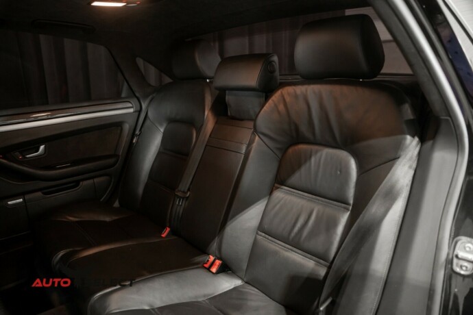 audi-s8-bensin-2006-big-25
