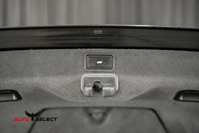 audi-s8-bensin-2006-big-12