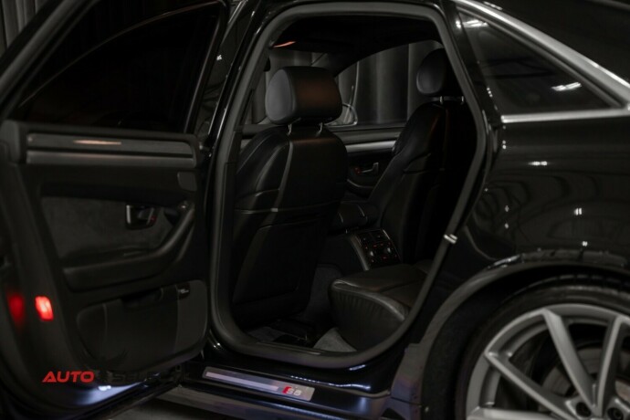 audi-s8-bensin-2006-big-23