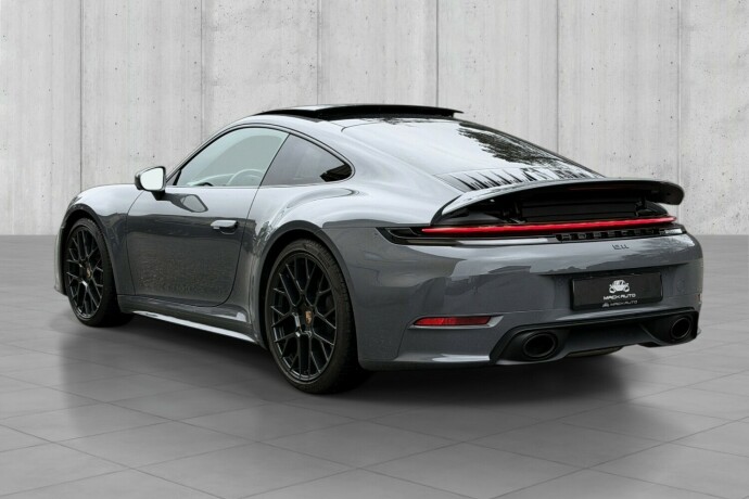 porsche-911-bensin-2025-big-3