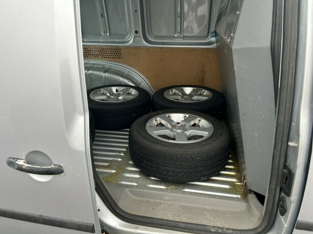 volkswagen-caddy-diesel-2004-big-9