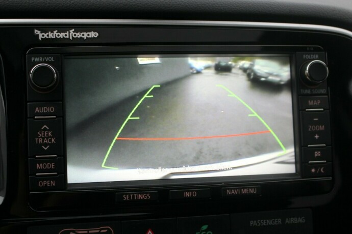 mitsubishi-outlander-elektrisitetbensin-2015-big-19