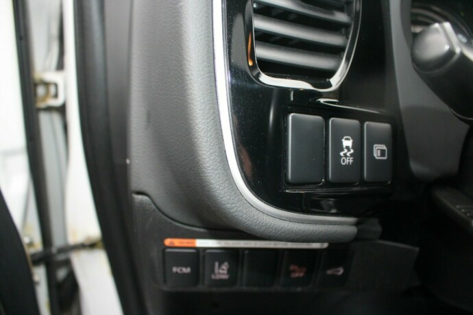 mitsubishi-outlander-elektrisitetbensin-2015-big-15