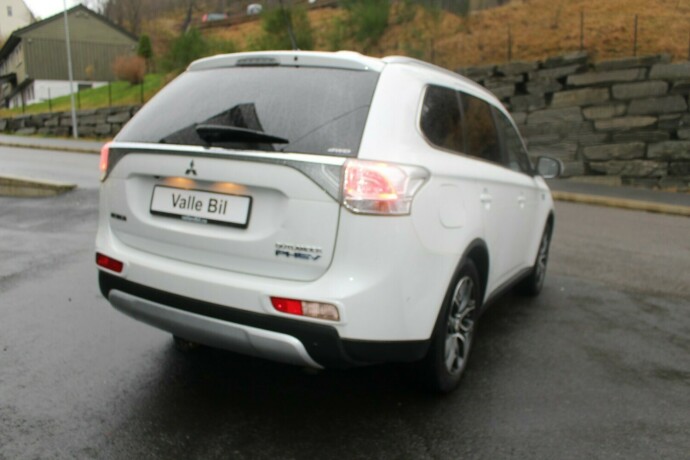 mitsubishi-outlander-elektrisitetbensin-2015-big-4