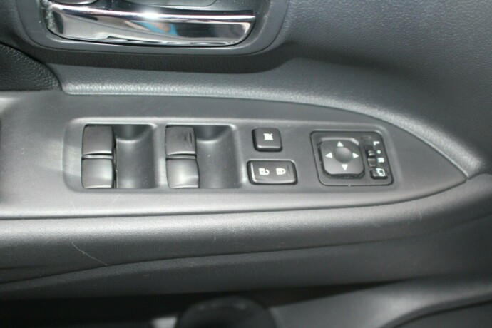 mitsubishi-outlander-elektrisitetbensin-2015-big-11