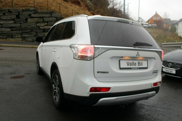 mitsubishi-outlander-elektrisitetbensin-2015-big-3