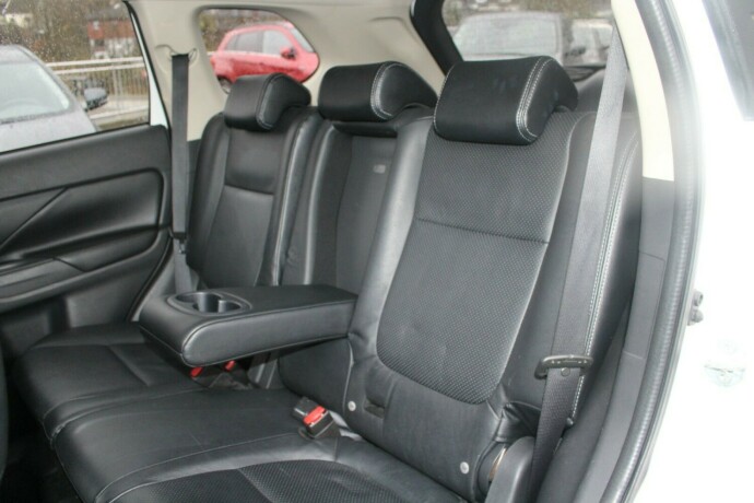 mitsubishi-outlander-elektrisitetbensin-2015-big-9