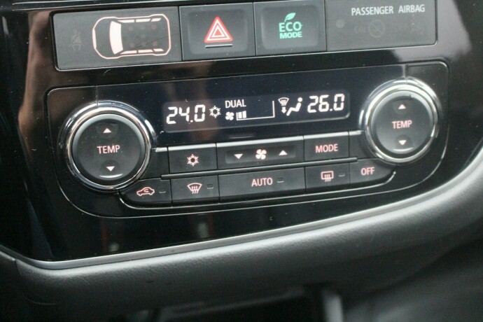 mitsubishi-outlander-elektrisitetbensin-2015-big-22