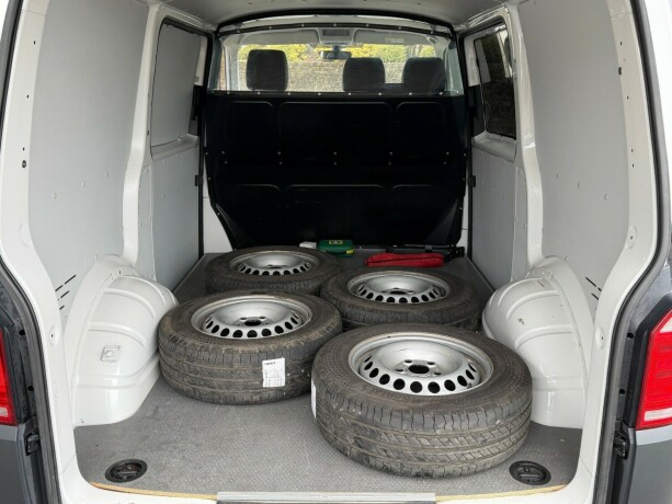 volkswagen-transporter-diesel-2019-big-11