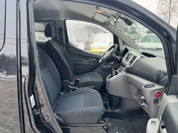 nissan-nv200-diesel-2013-big-13