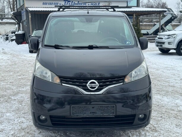 nissan-nv200-diesel-2013-big-1