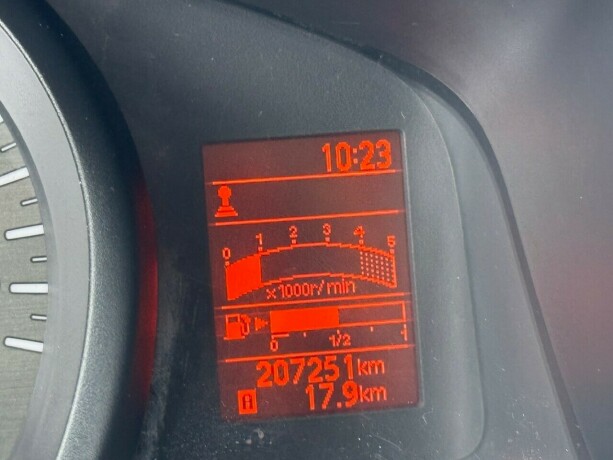 nissan-nv200-diesel-2013-big-15