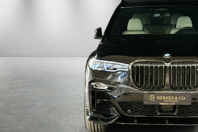 bmw-x7-bensin-2020-big-3