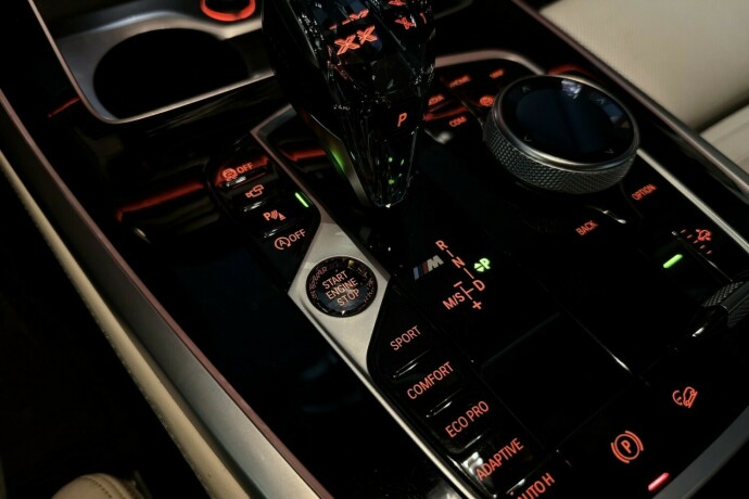 bmw-x7-bensin-2020-big-23